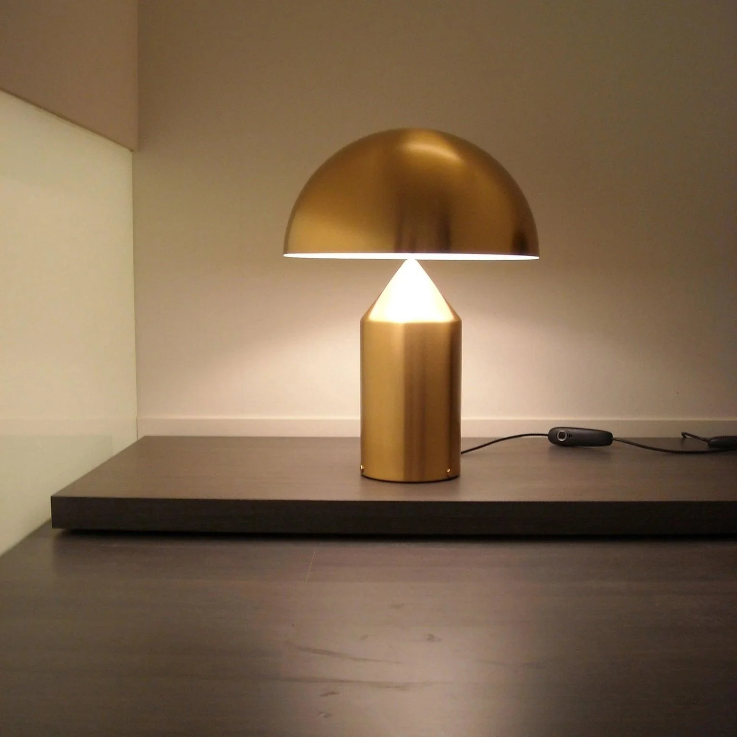 Ustro Table Lamp